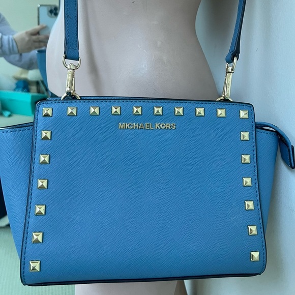 BRAND NEW! MICHAEL KORS Stud Crossbody Bag - Picture 1 of 8